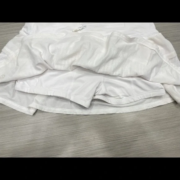 Lululemon - Picture 3 of 3